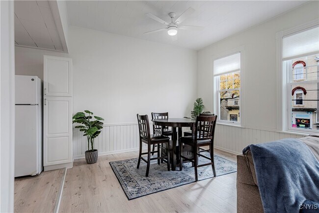 Foto del edificio - 16 College St