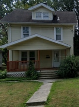 Building Photo - 527 Haller St