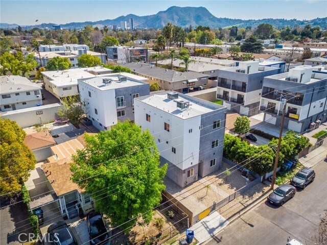Foto del edificio - 5142 Riverton Ave