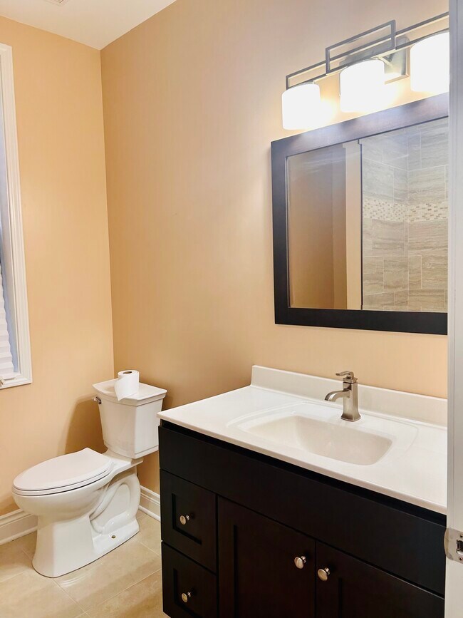 Building Photo - 4606 S Union Ave