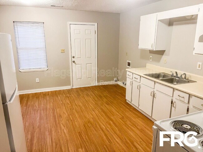 Foto del edificio - 214 Connie Cir