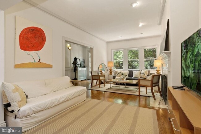 Building Photo - 2023 Belmont Rd NW