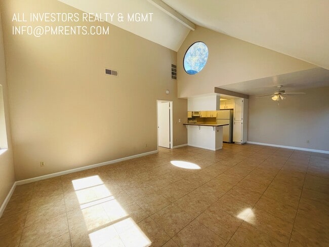 Foto del edificio - 313 N Melrose Dr