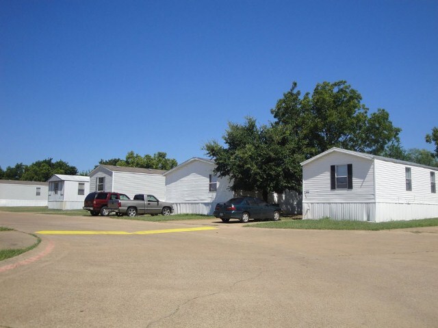 Foto principal - Willow Springs Manufactured Housing Community