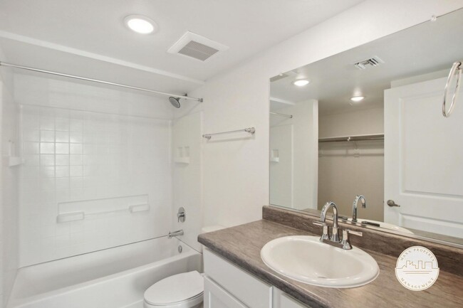 Building Photo - Village On Greenway