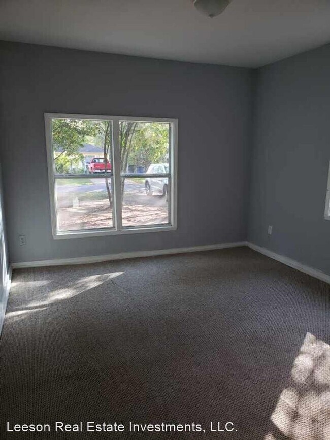 Building Photo - 4 br, 2 bath House - 270 E. 72nd