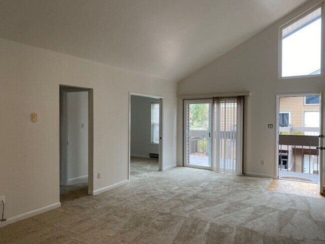 Building Photo - Walk to downtown!! Great location!! Secure...