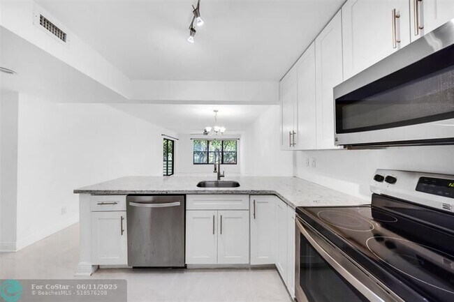 Foto del edificio - 2300 S Cypress Bend Dr