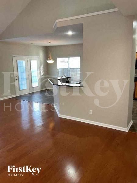 Foto del edificio - 7011 Sweetfield Dr