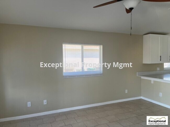 Foto del edificio - 2x2 Duplex with Garage! Available Now! Own...