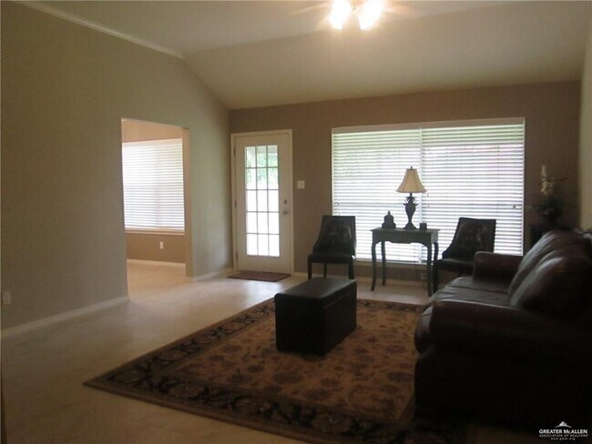 Foto del edificio - 2308 E 20th St