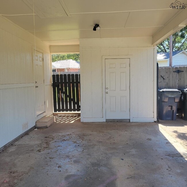 Building Photo - 1309 Harvey Dr