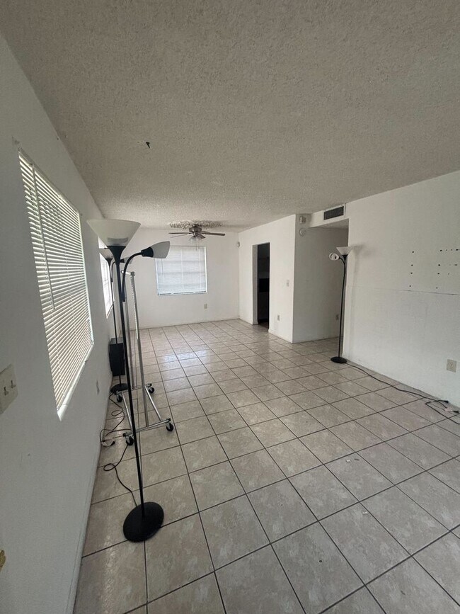 Building Photo - 15811-15813 NW 38th Place