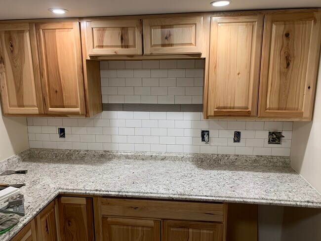 Cocina nueva, foto tomada durante la construcción. - 2900 Concord St