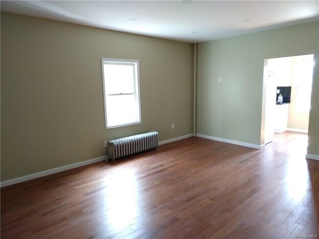 Foto del edificio - 73 Hawthorne Ave