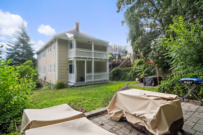 Building Photo - 398 E 8th St