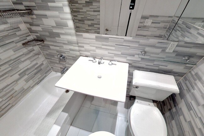 Foto del edificio - 102 E 7th St