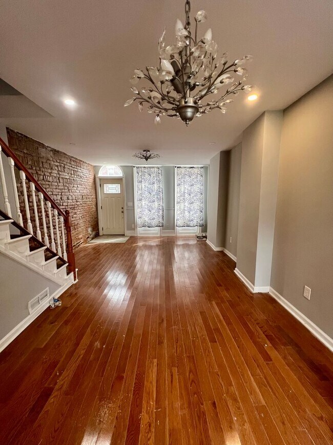 Building Photo - Stunning 4-Bedroom Townhome in the Heart of Fishtown! Available NOW!
