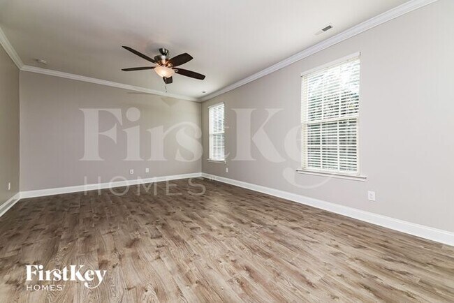 Foto del edificio - 215 Outwater Ridge Dr