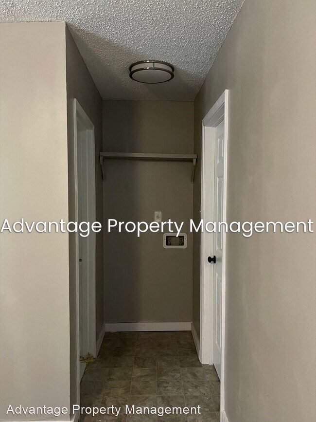 Building Photo - 1 br, 1 bath House - 3011 McAdoo Ave. Unit...