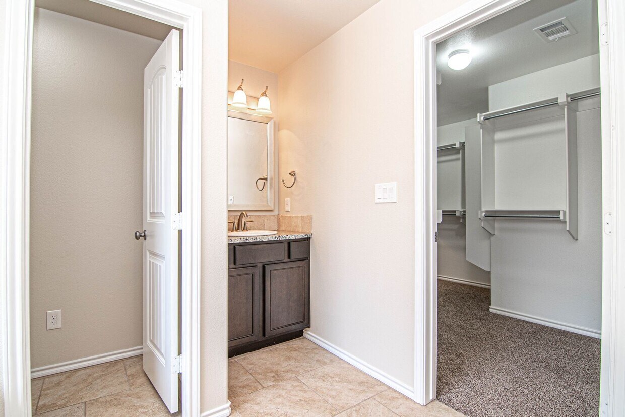 Foto principal - 6715 Yellow Rose Ct