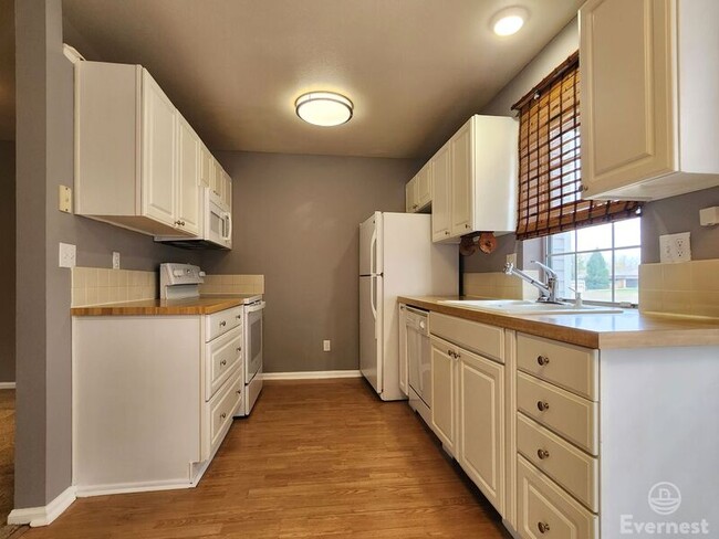 Building Photo - 2828 Silverplume Dr