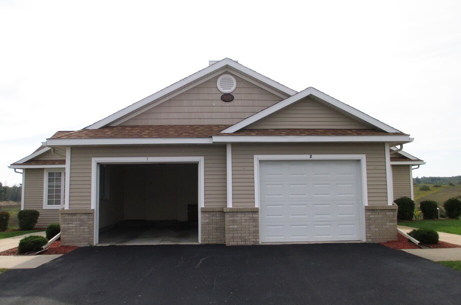 1609 Meijer Dr, Greenville, MI 48838 Townhome Rentals in Greenville