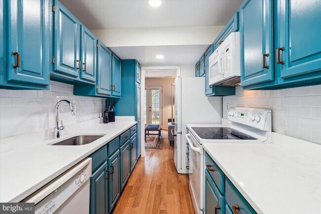 Foto del edificio - 4934 Bradley Blvd
