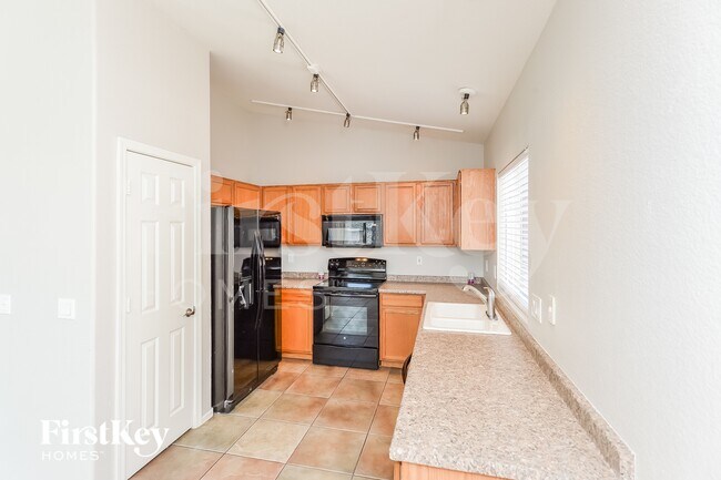 Foto del edificio - 6648 E Russell St