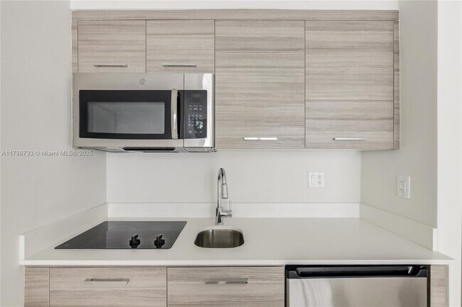 Foto del edificio - 1756 N Bayshore Dr