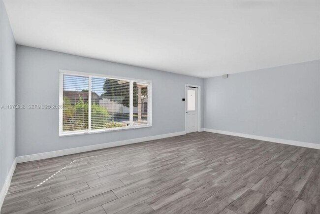 Foto del edificio - 7613 NW 67th Ave