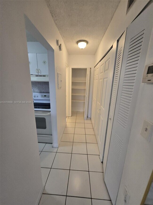 Foto del edificio - 251 NW 177th St