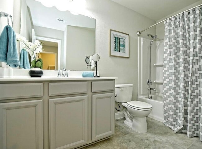 Building Photo - 13911 Osmarea Dr