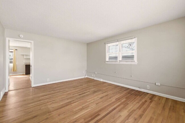 Foto del edificio - Charming 3-Bed 1-Bath Littleton Home!