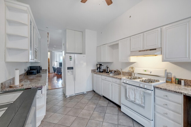 Building Photo - 321 F St NE