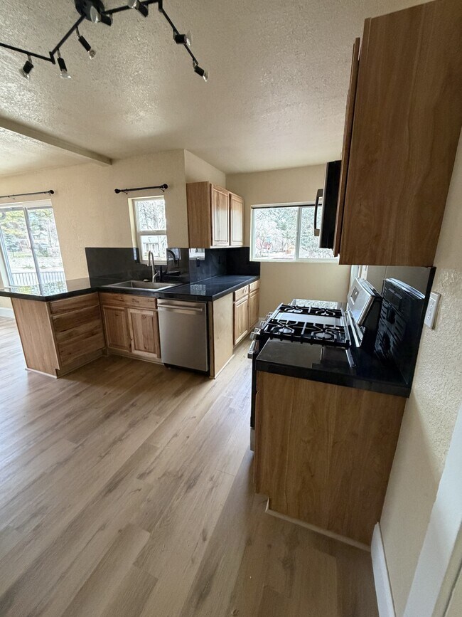 Foto del edificio - 703 Country Club Dr