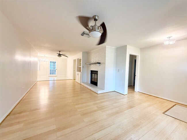 Foto del edificio - 5470 Ariel St