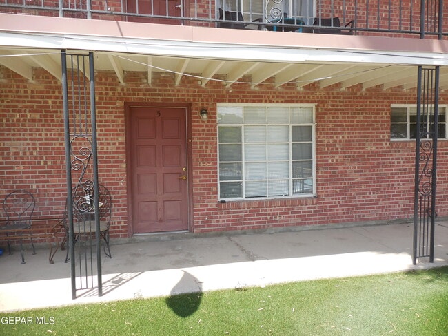 Foto del edificio - 701 W Yandell Dr