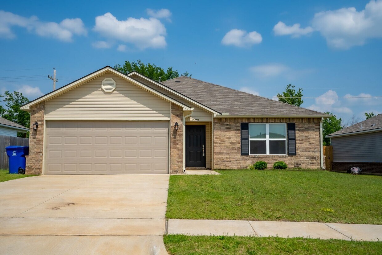 Primary Photo - 3 Bed / 2 Bath in Broken Arrow!