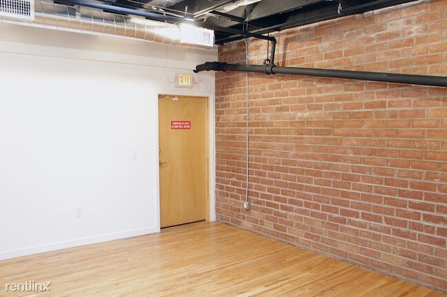 Building Photo - 1 br, 1 bath Apartment - 5401 Alvern Cir