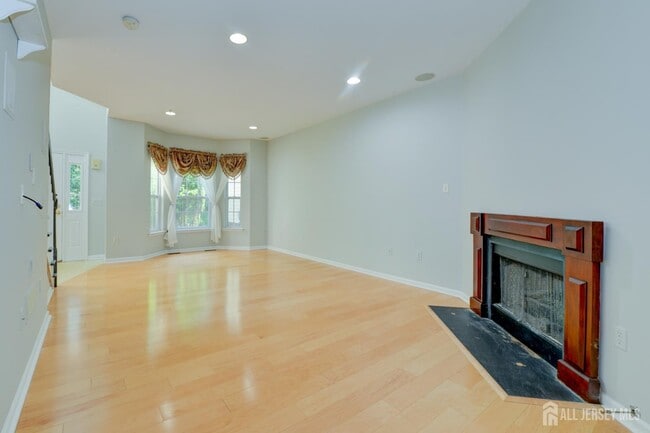 Building Photo - 34 Forest Dr