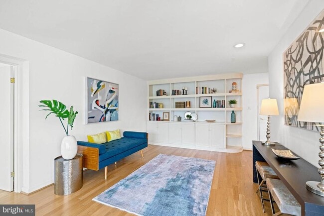 Foto del edificio - 4720 Chevy Chase Dr