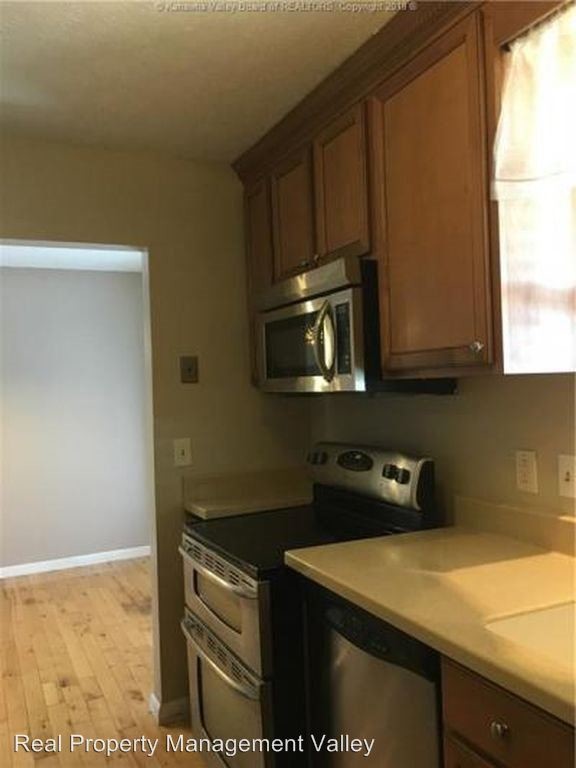 Building Photo - 3 br, 1.5 bath House - 4 James Street