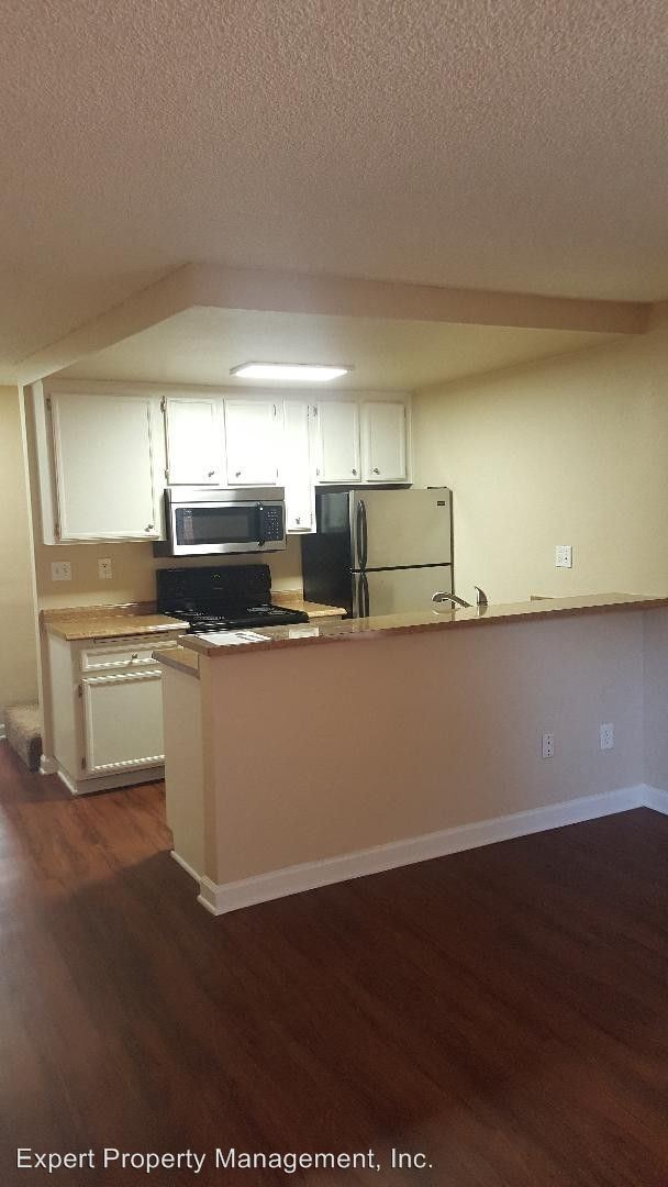 Building Photo - 4638 Kensington Dr
