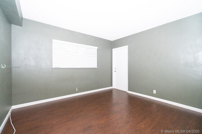 Building Photo - 4200 Crystal Lake Dr