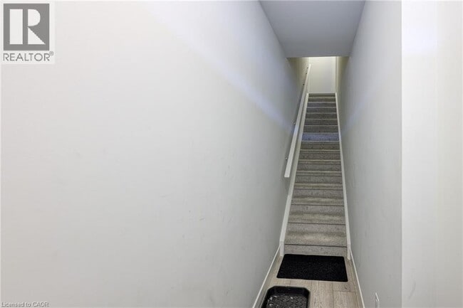 Building Photo - 925 Deveron Crescent