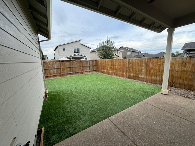 Building Photo - Charming 3-Bedroom Home