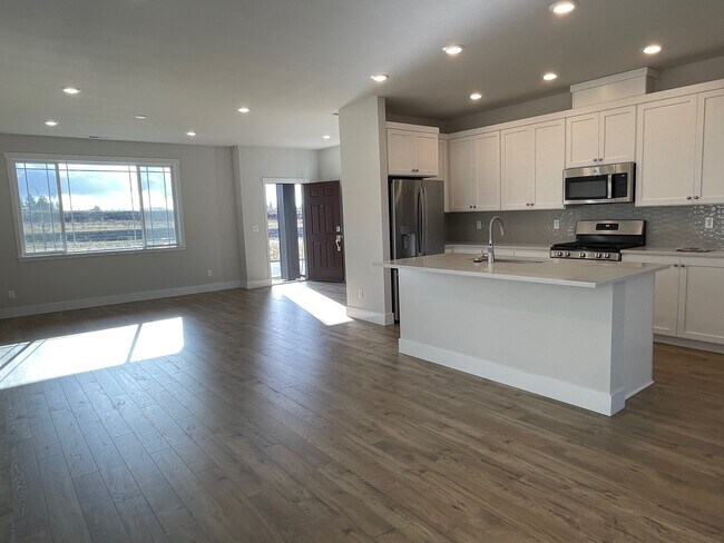 Family Room - 16621 SW Darling Ln