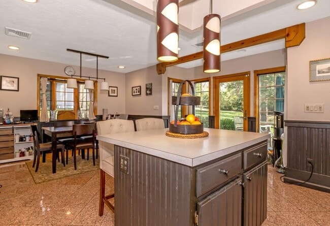 Foto del edificio - 16 Faraway Rd