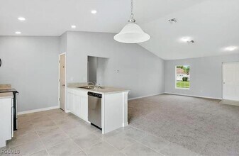 Building Photo - 4023 NE 23rd Pl